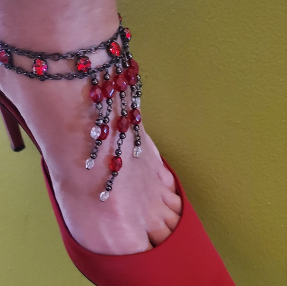 Nine West Red satin shoes with jewelry chain - Picture 4 of 8
